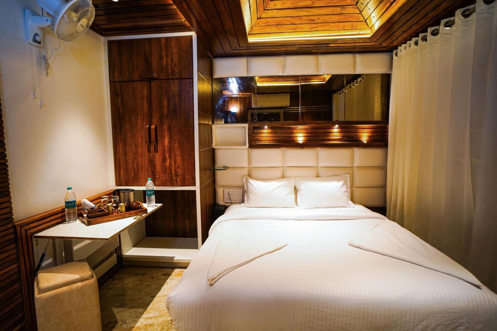 Krishna'S Wood Villas 콜라푸르 객실 사진